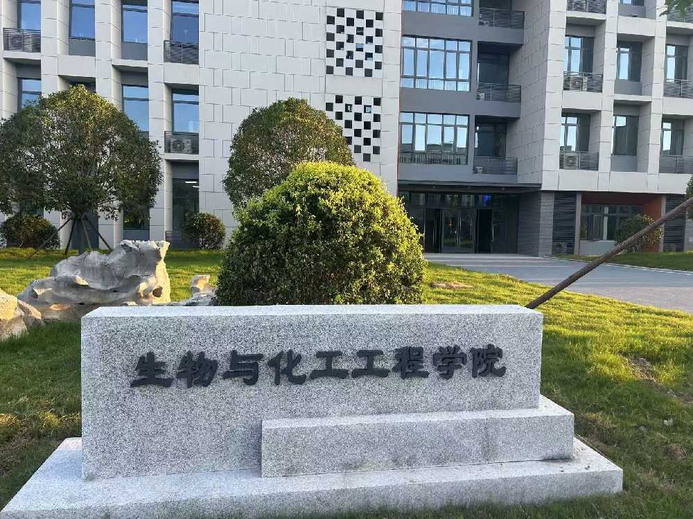 宾阳县扬州职业大学体育场高杆灯项目